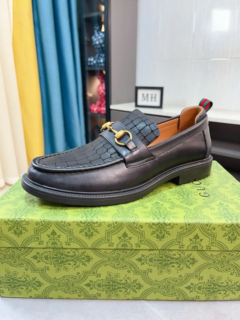 Men's shoes 💰500🌹🌹[GUCCI Gucci] A new style of formal men's leather shoes is coming ~ The original quality upper is made of Italian cowhide➕The leather is soft and delicate, comfortable and soft. The top layer of genuine leather, rubber wear-resistant outsole, the shoe shape is dignified and domineering, and the luxury charm is not concealed! The natural and free nouveau riche leads the trend. Code number: 38-44